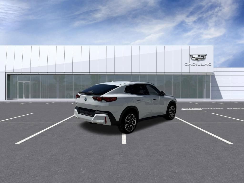 Used 2025 BMW X2 xDrive28i AWD/4WD image 3