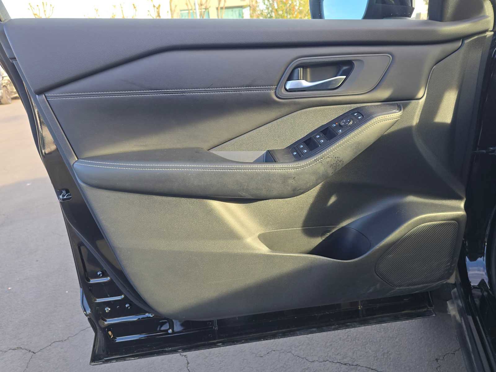 Used 2024 Nissan Rogue SV w/ SV Premium Package image 20