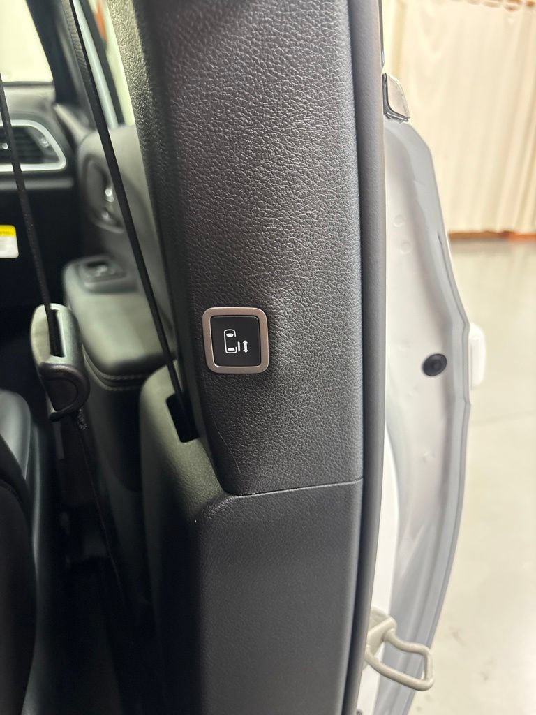 New 2027 Chrysler Pacifica Select w/ Family Tech Group FWD image 32