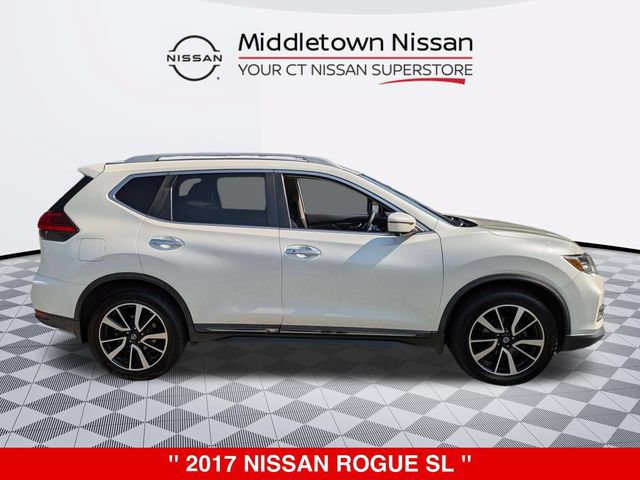Used 2017 Nissan Rogue SL w/ SL Premium Package AWD/4WD image 2