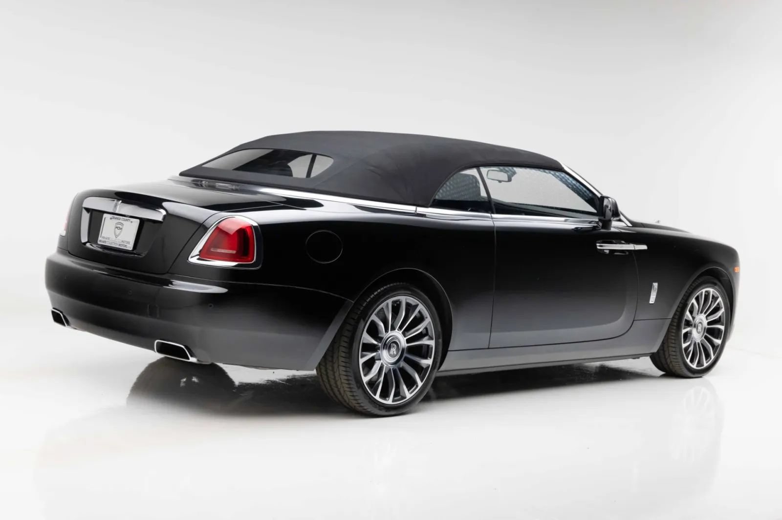Used 2019 Rolls-Royce Dawn RWD image 27