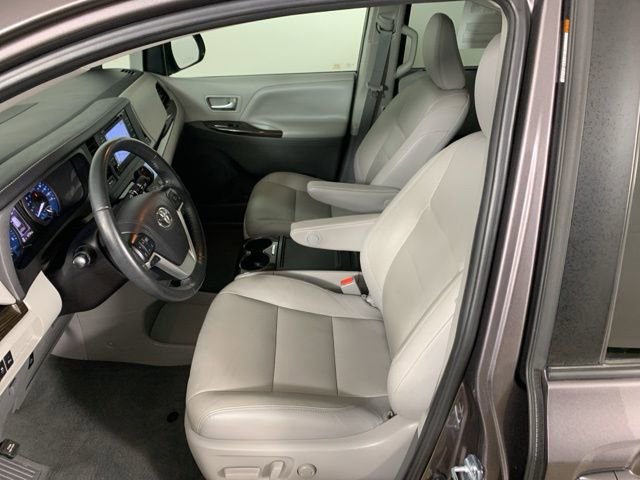 Used 2020 Toyota Sienna XLE Premium AWD/4WD image 30
