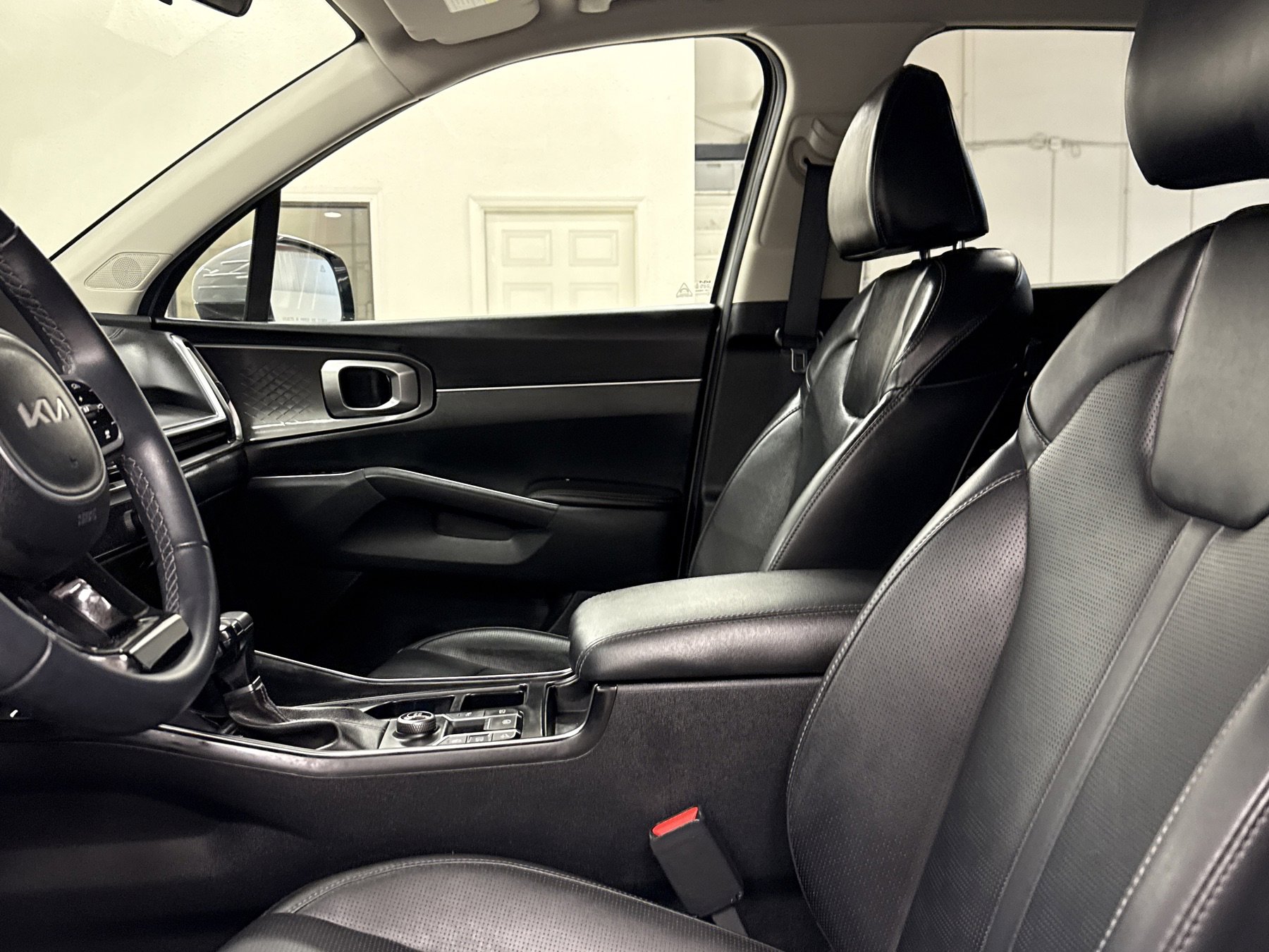 Used 2024 Kia Sorento S w/ Panoramic Sunroof Package image 4