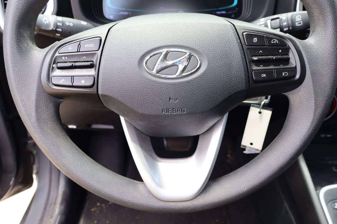 Used 2023 Hyundai Venue SE w/ Cargo Package FWD image 11