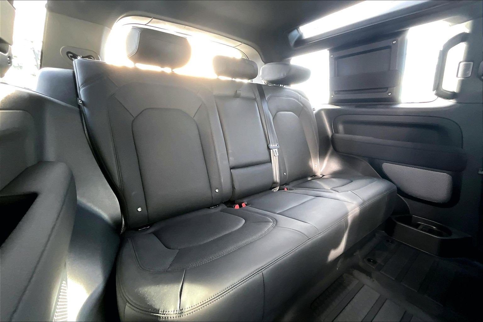 Used 2023 Land Rover Defender 110 75th Limited Edition image 27