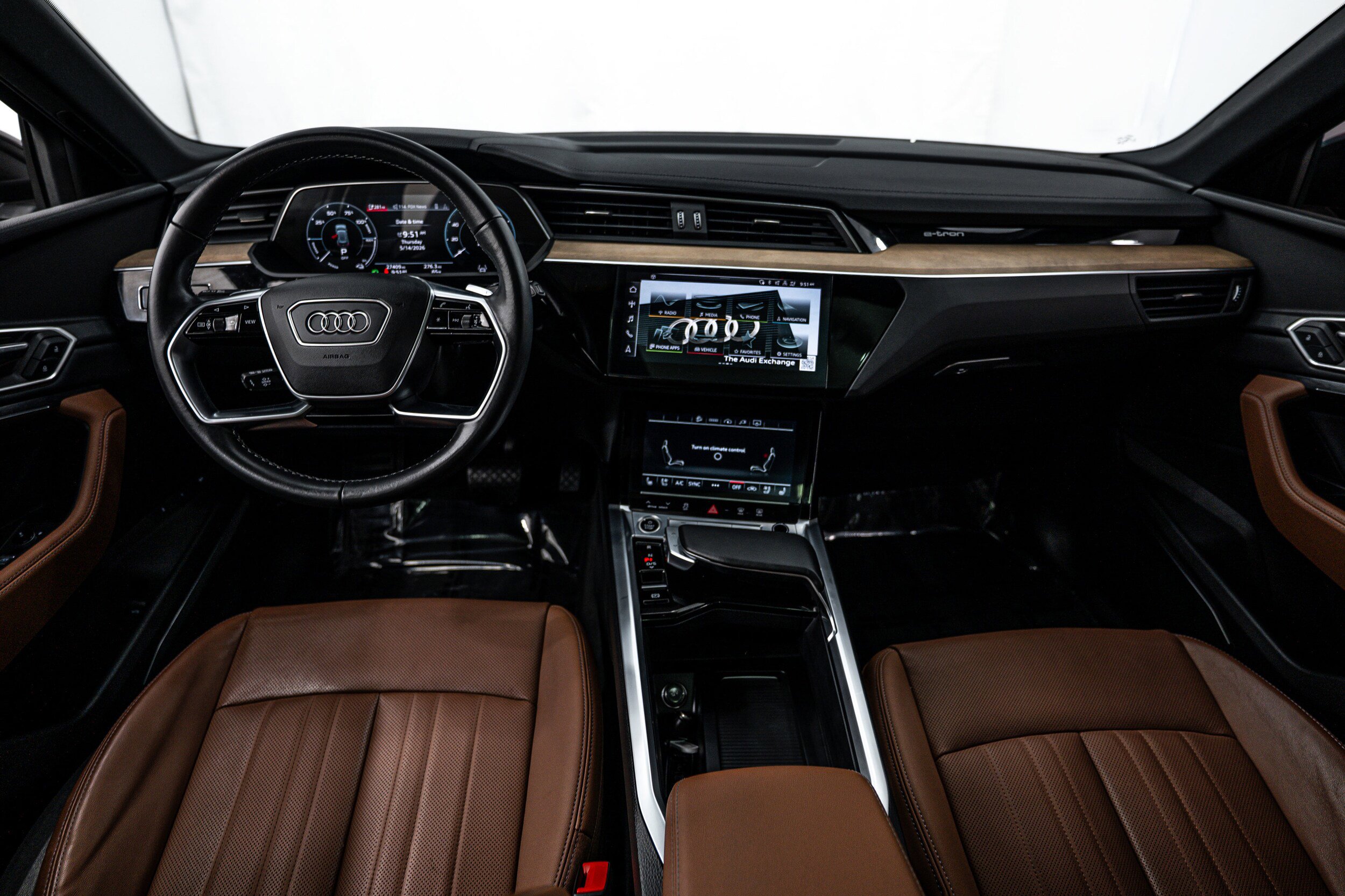 Certified 2024 Audi Q8 e-tron Premium Plus w/ Premium Plus Package AWD/4WD image 8