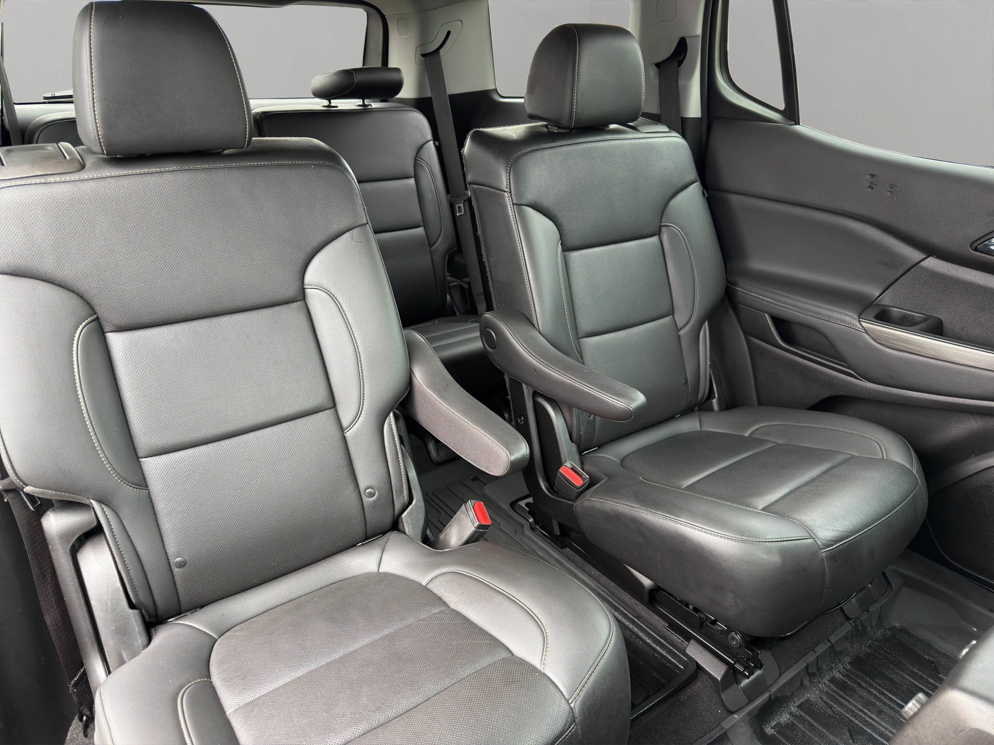 Used 2021 GMC Acadia SLT w/ Elevation Edition image 19