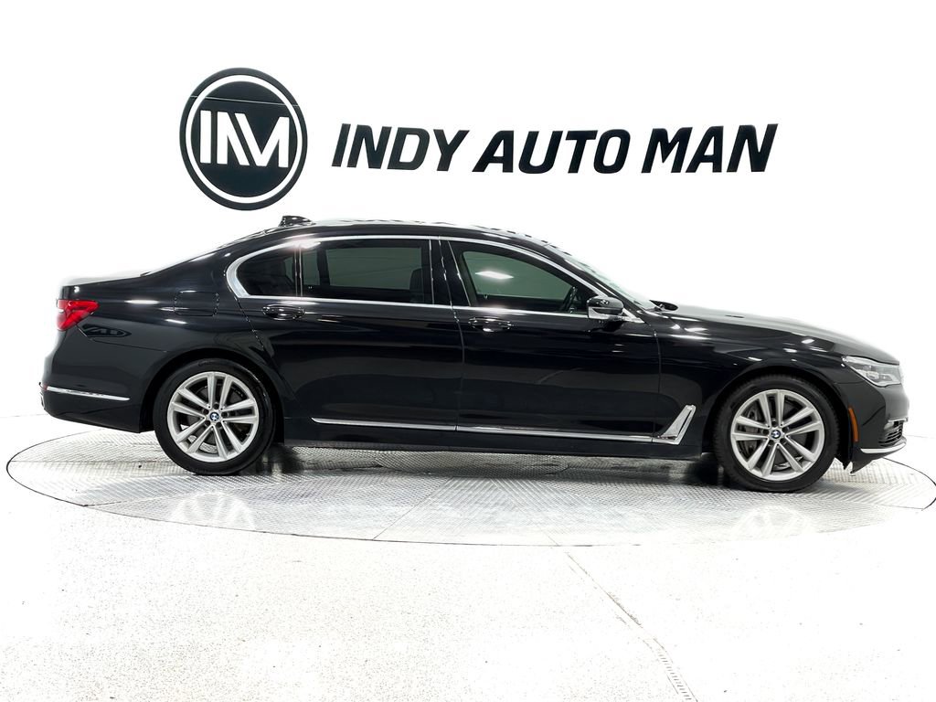 Used 2018 BMW 750i w/ Executive Package RWD image 3