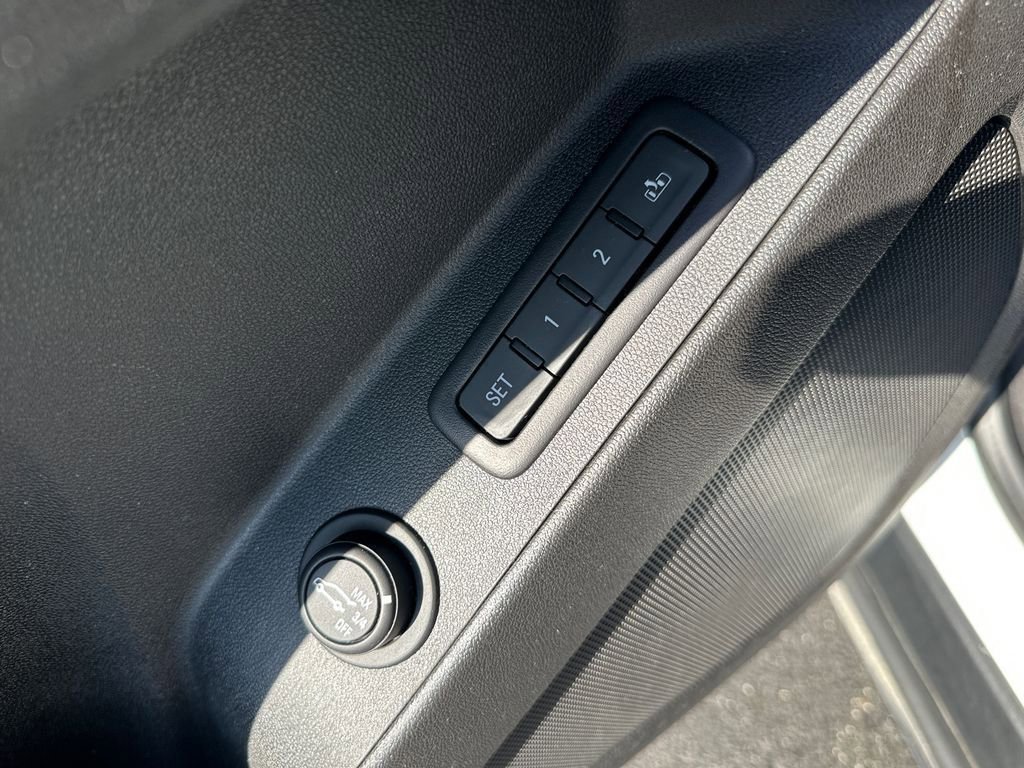 Used 2018 Chevrolet Equinox Premier image 19