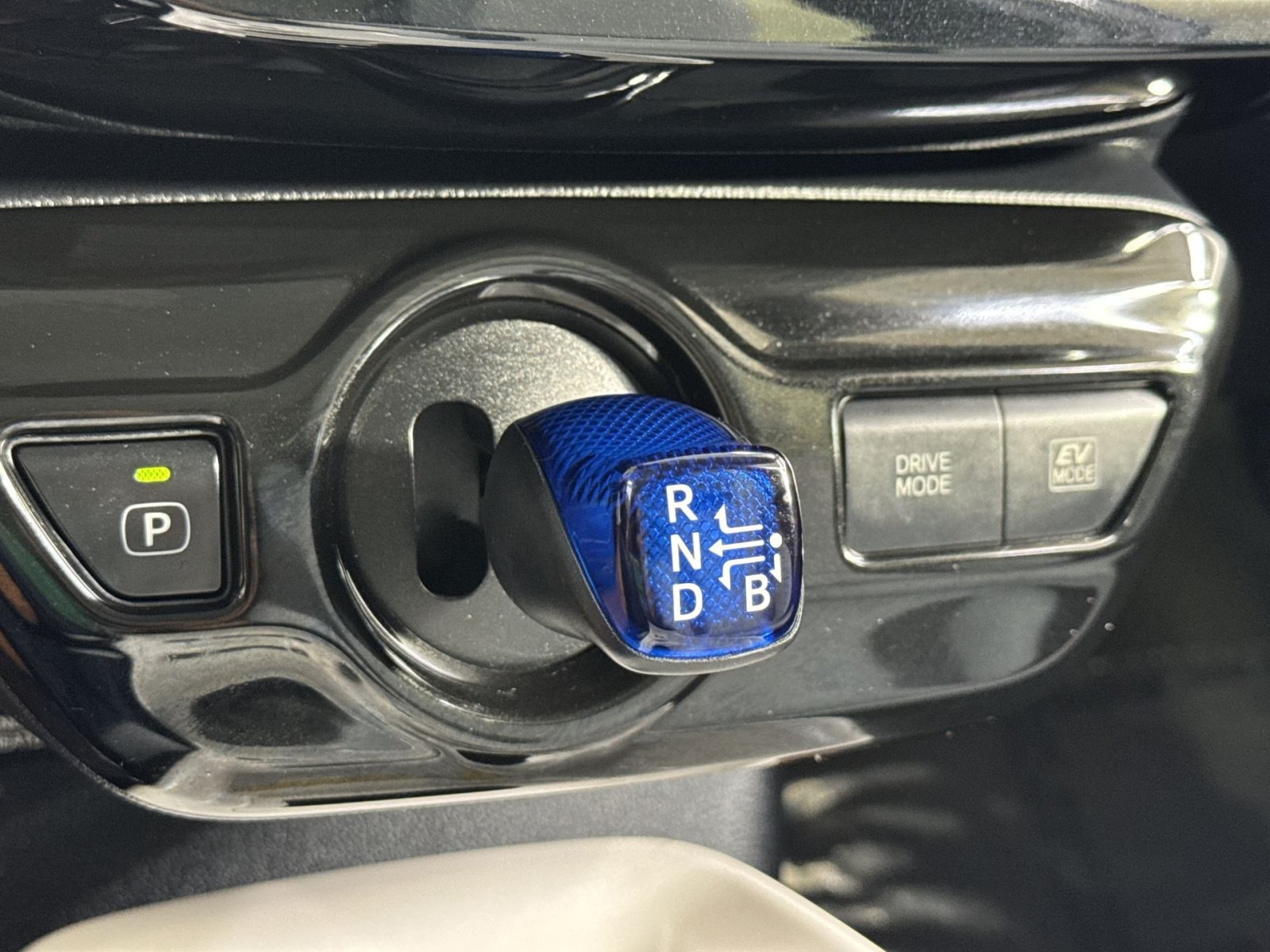 Used 2017 Toyota Prius Four FWD image 34