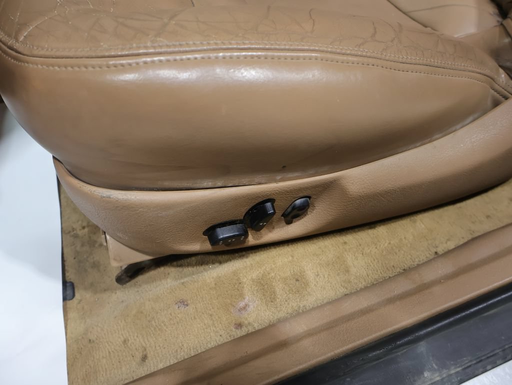 Used 1996 Lincoln Mark VIII RWD image 11