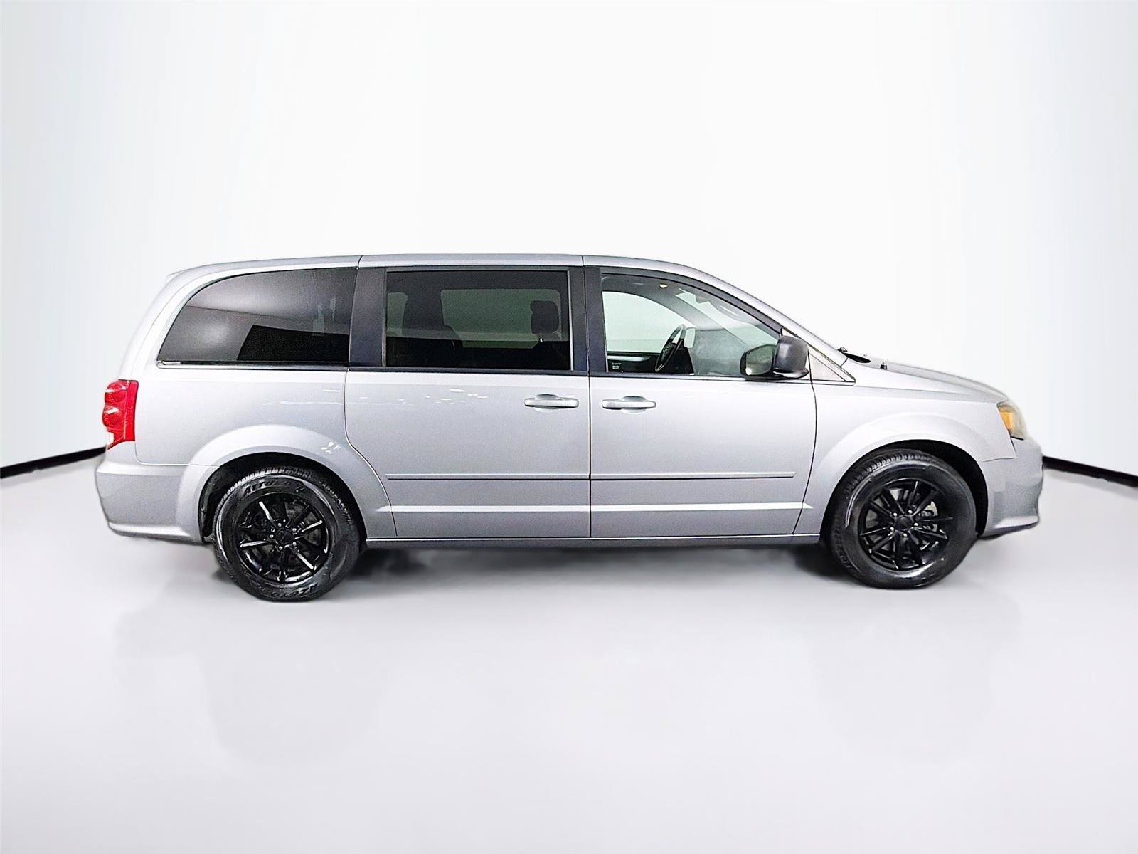 Used 2015 Dodge Grand Caravan SE w/ Quick Order Package 29E SE FWD image 12