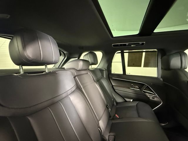Used 2025 Land Rover Range Rover SE AWD/4WD image 30
