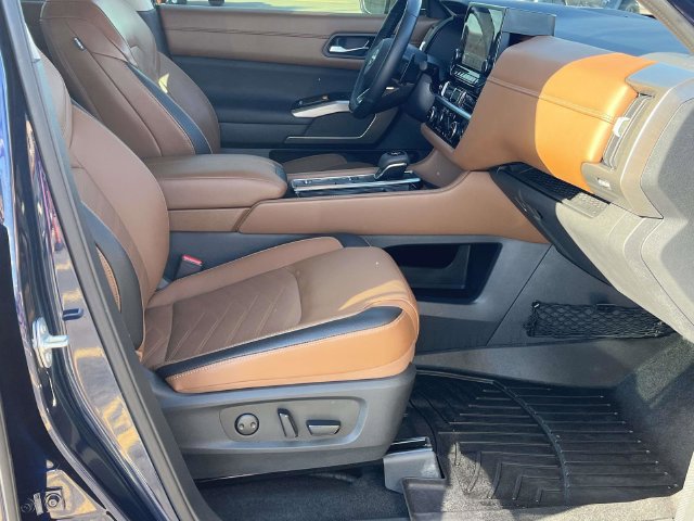 Used 2024 Nissan Pathfinder Platinum FWD image 26