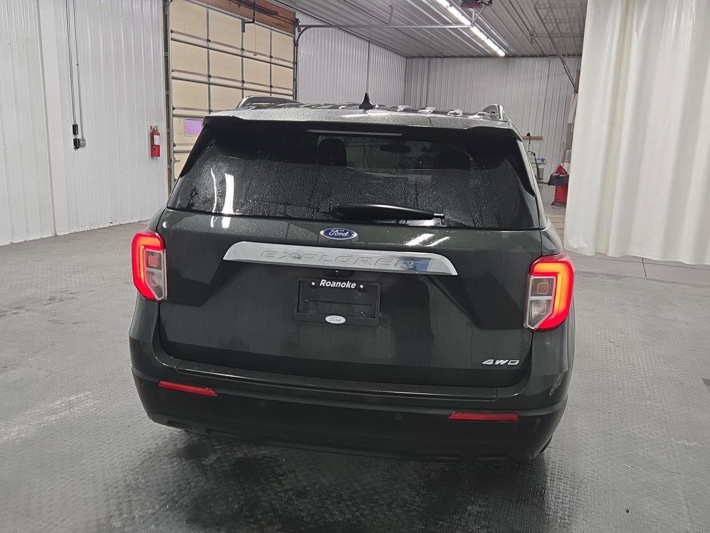 Used 2023 Ford Explorer XLT image 9
