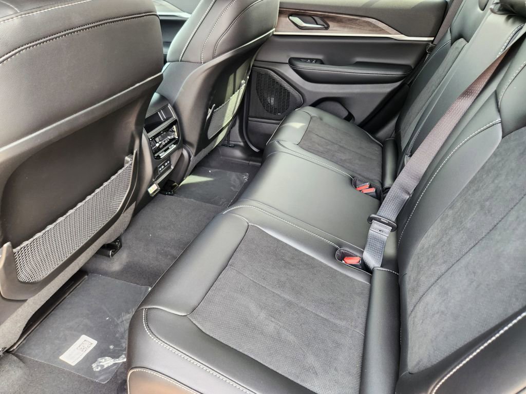 New 2026 Jeep Grand Cherokee Altitude image 18