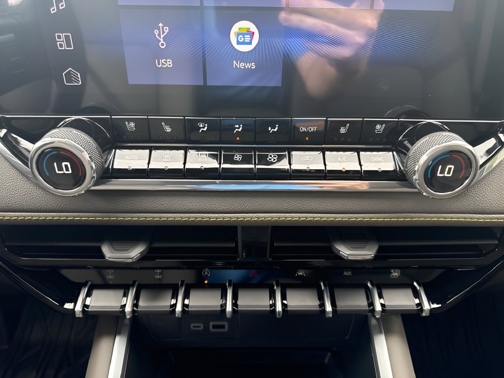 New 2026 Chevrolet Colorado ZR2 w/ Technology Package AWD/4WD image 19