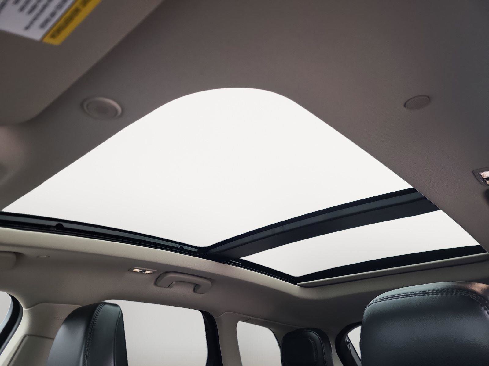 Used 2025 Lincoln Corsair Grand Touring w/ Towing Package image 18