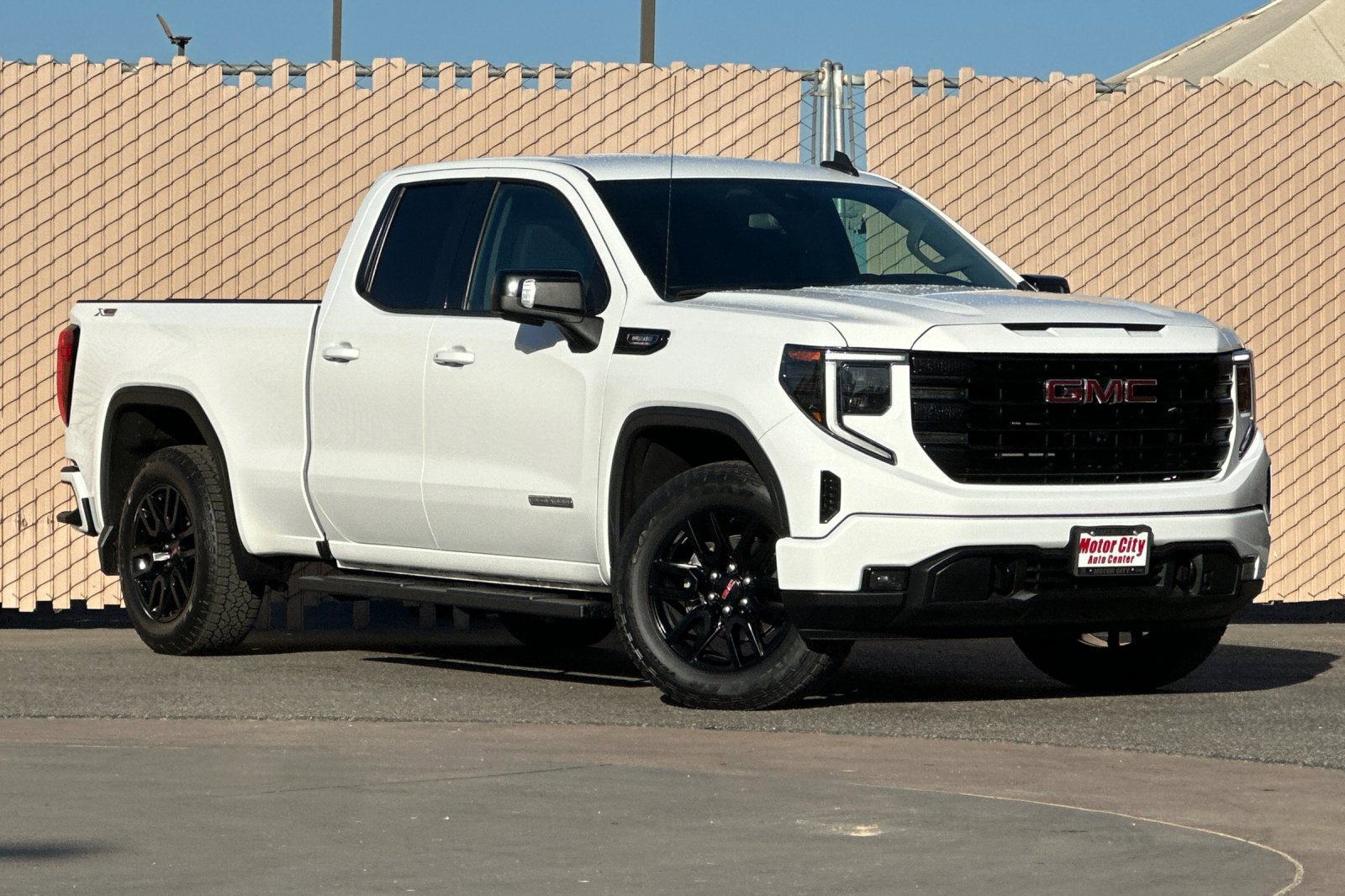 Certified 2022 GMC Sierra 1500 Elevation w/ Preferred Package AWD/4WD image 2