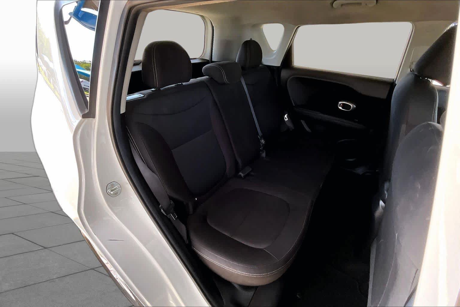 Used 2018 Kia Soul FWD image 19