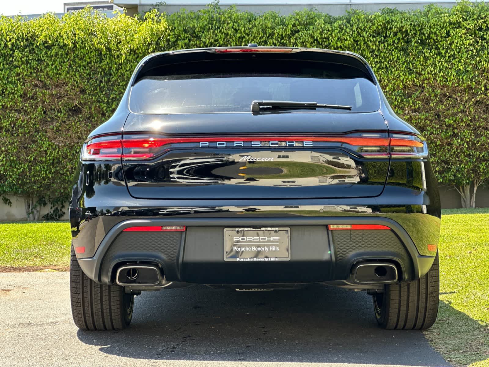 Certified 2025 Porsche Macan AWD/4WD image 7
