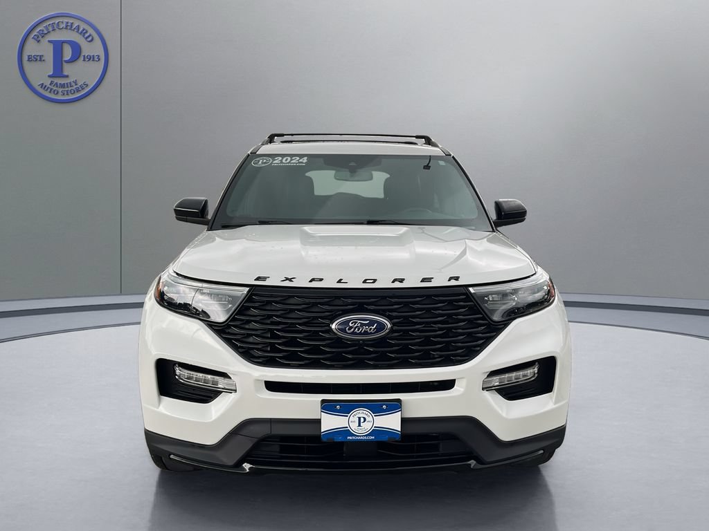 Used 2024 Ford Explorer ST-Line w/ Class IV Trailer Tow Package AWD/4WD image 2