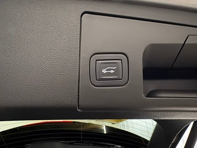 Used 2023 Cadillac XT4 Sport w/ Sun And Sound Package AWD/4WD image 10