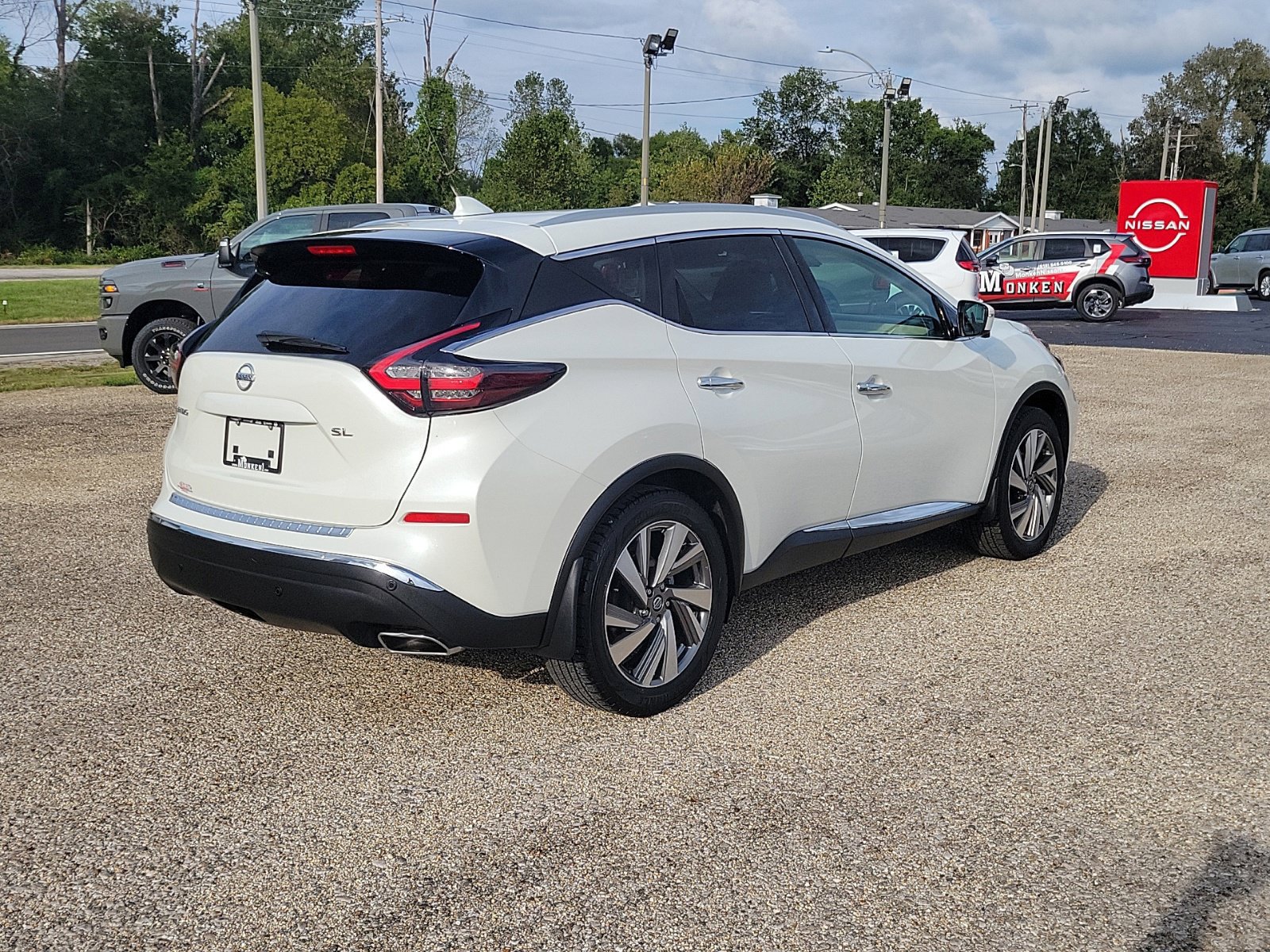 Used 2020 Nissan Murano SL w/ Cargo Package FWD image 3