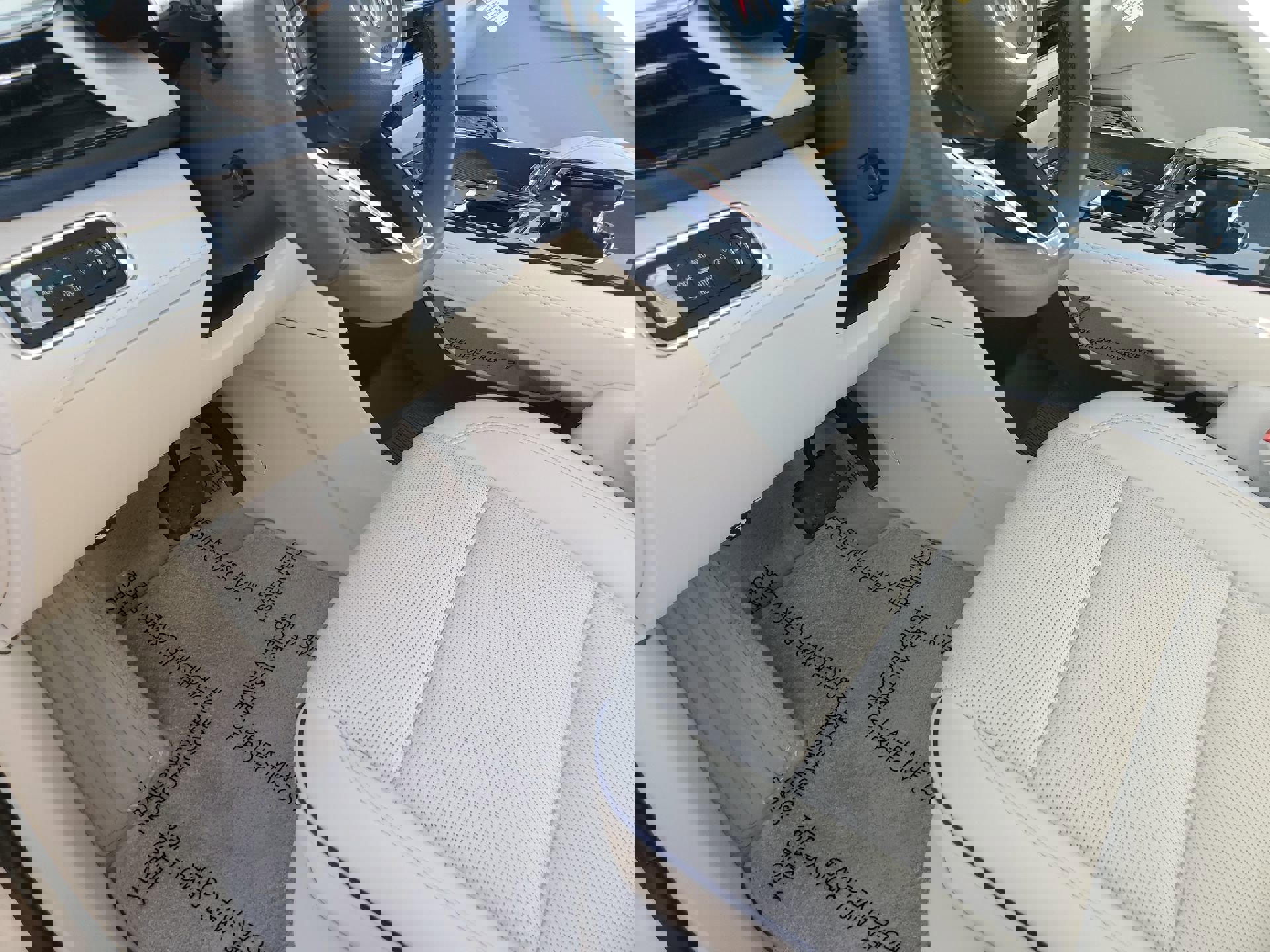 Used 2025 Buick Enclave Avenir image 26