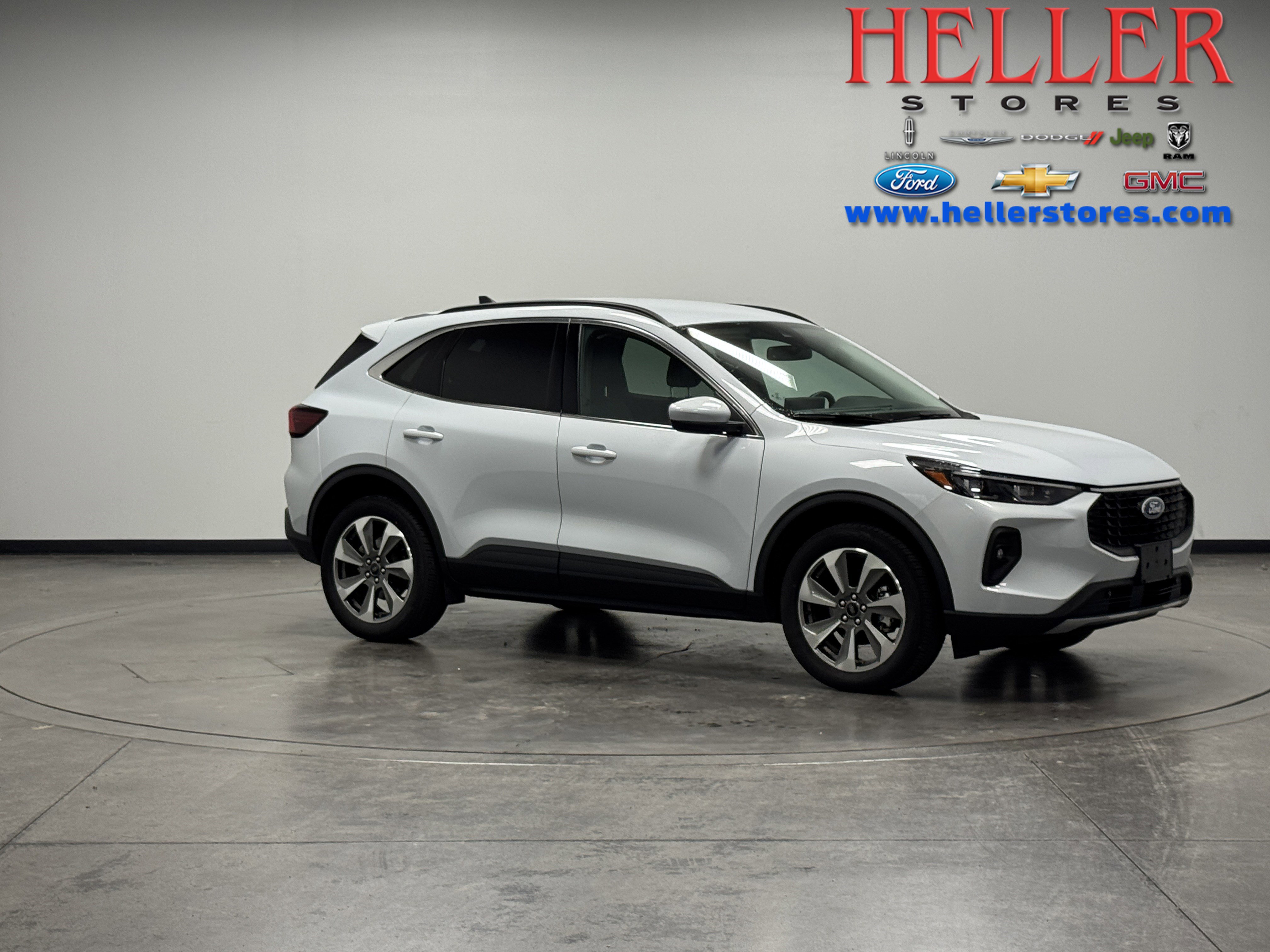 Used 2025 Ford Escape Platinum AWD/4WD image 1