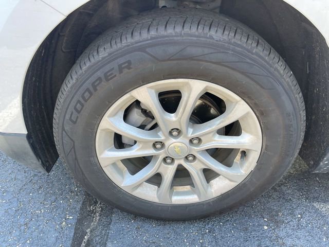 Used 2020 Chevrolet Equinox LT FWD image 2