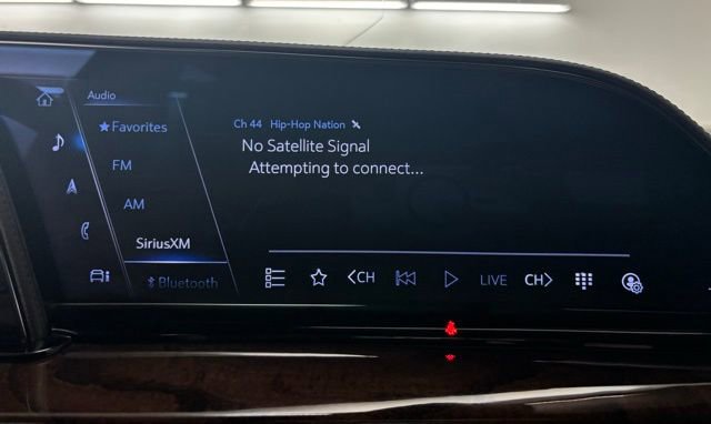Used 2022 Cadillac Escalade Premium Luxury Platinum RWD image 32