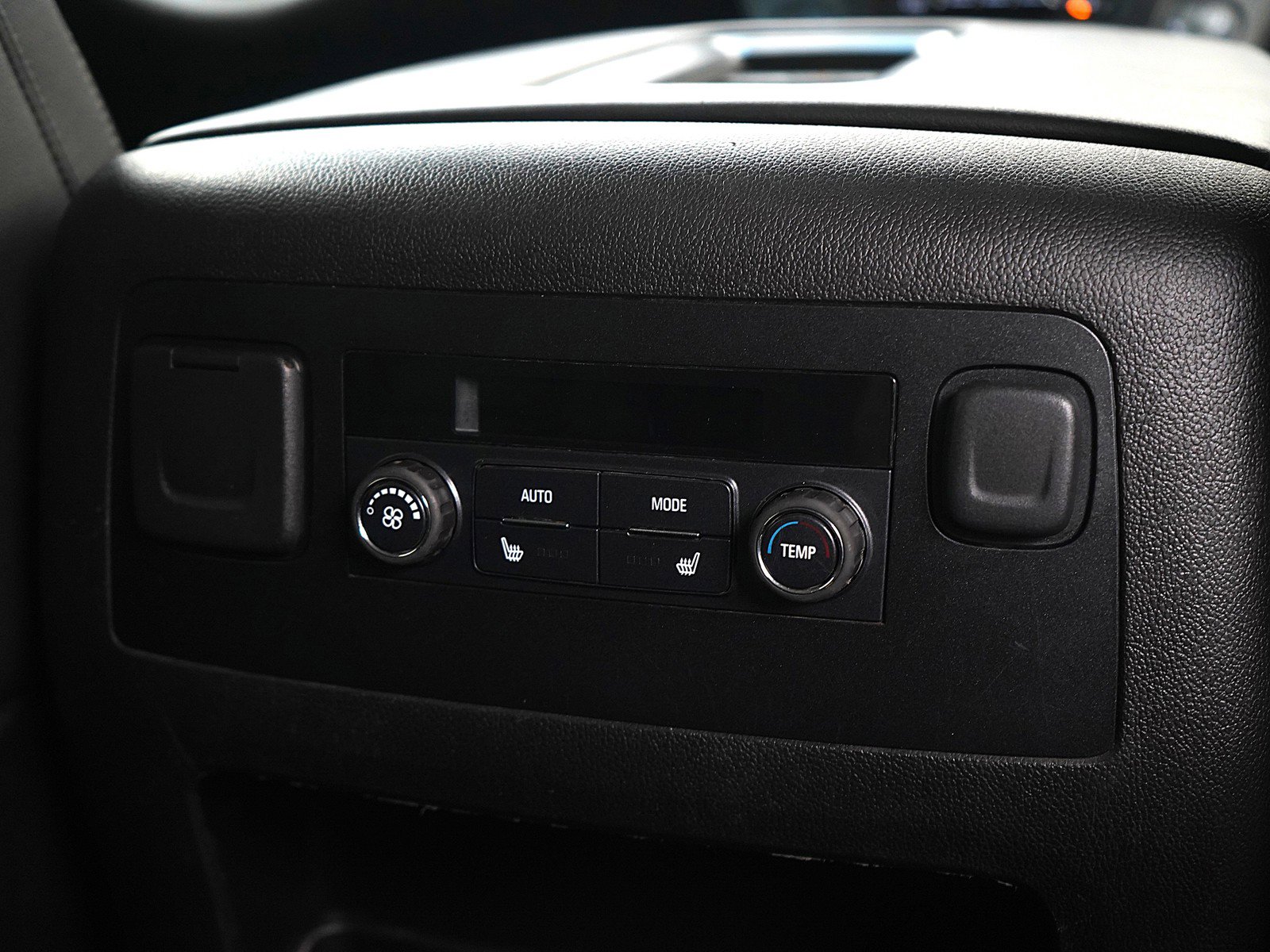 Used 2017 GMC Yukon XL SLT image 18