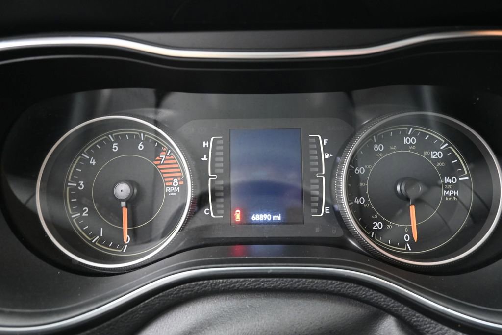 Used 2019 Jeep Cherokee Latitude w/ Popular Appearance Group FWD image 16