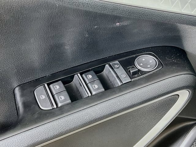 Used 2025 Kia Soul LX FWD image 9