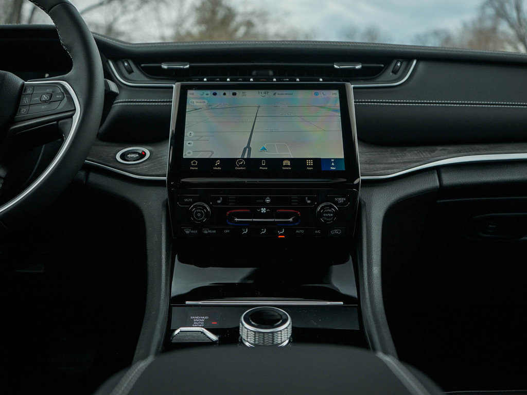 New 2025 Jeep Grand Cherokee L Limited w/ Black Appearance Package image 18