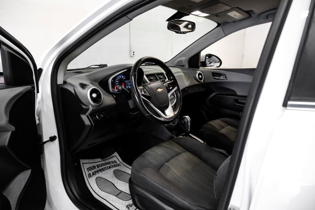 Used 2019 Chevrolet Sonic LT w/ Convenience Package image 3