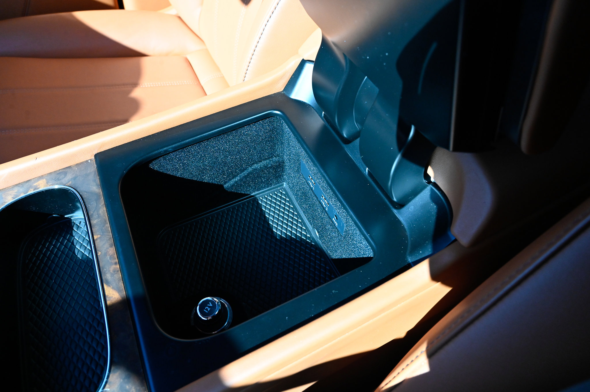 Used 2019 Bentley Bentayga image 29