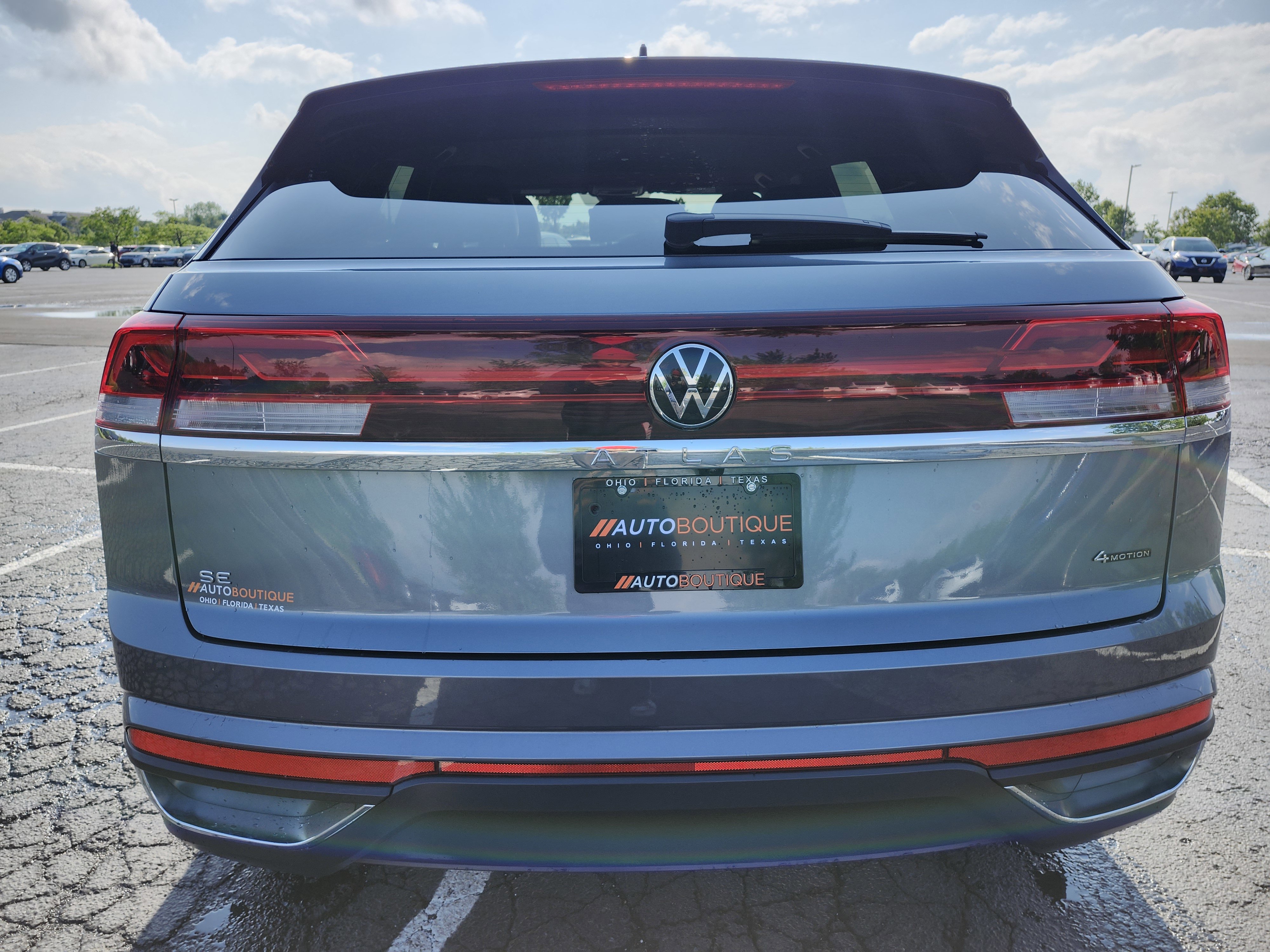 Used 2024 Volkswagen Atlas Cross Sport SE AWD/4WD image 16