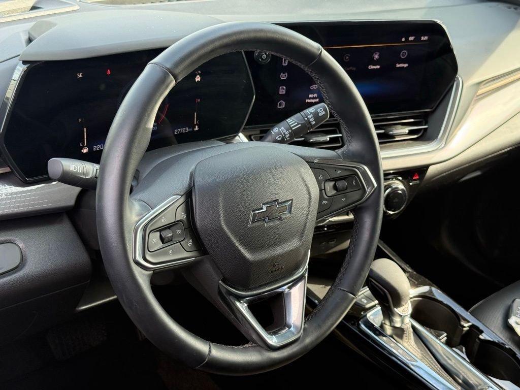Used 2024 Chevrolet Trax ACTIV w/ Sunroof Package FWD image 17