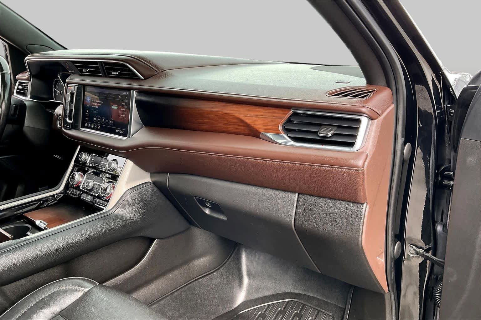 Used 2021 GMC Yukon XL Denali w/ Denali Premium Package AWD/4WD image 19