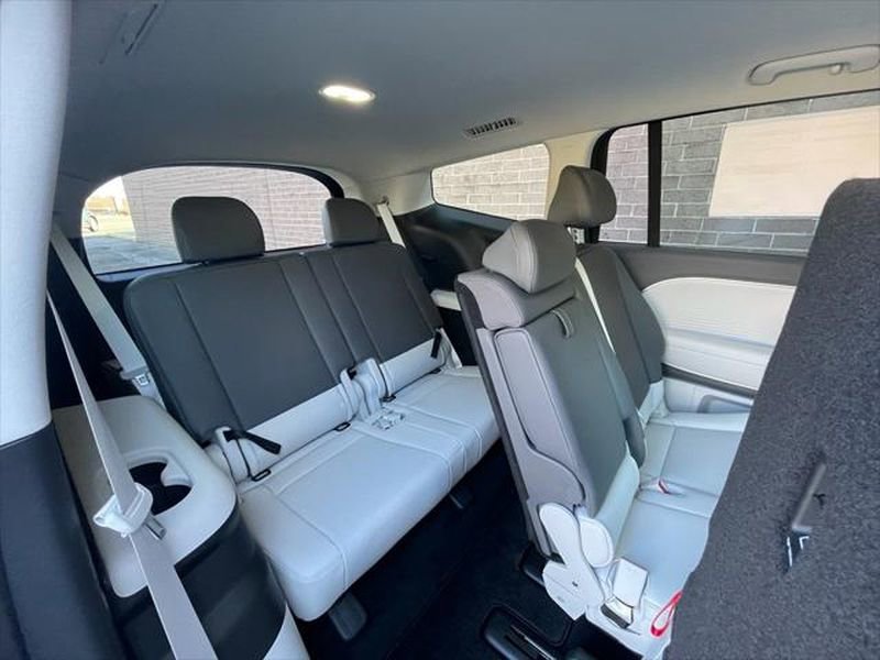 New 2026 Hyundai Ioniq 9 SEL w/ Tow & Go Package AWD/4WD image 24