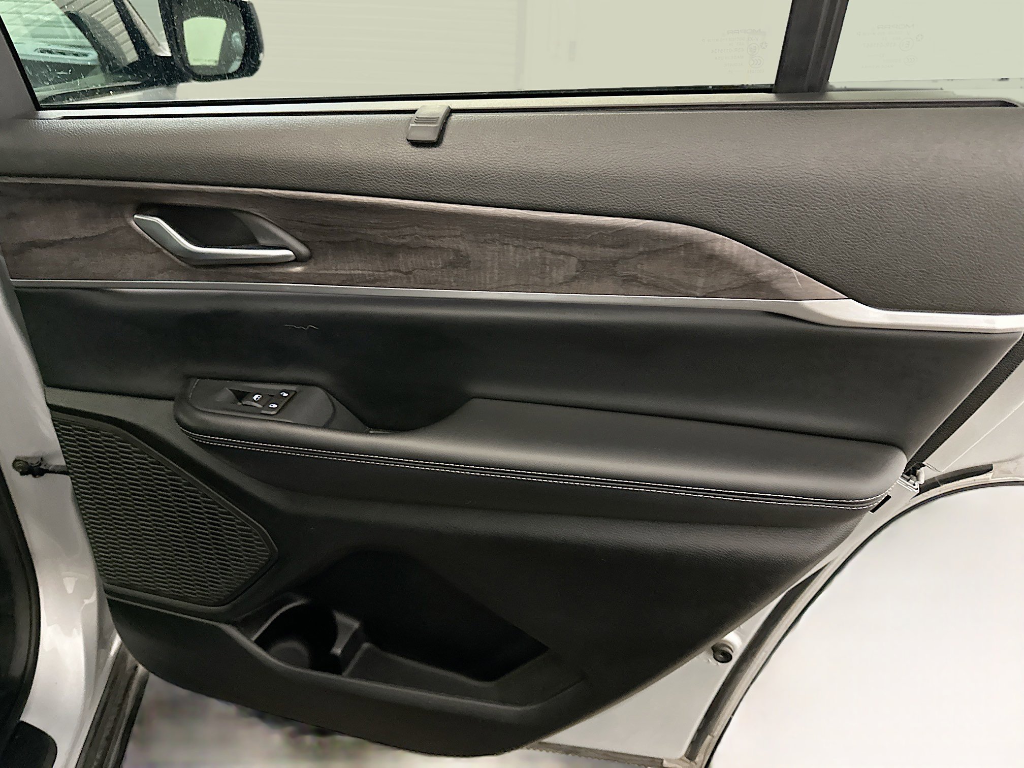 Used 2024 Jeep Grand Cherokee L Limited w/ Luxury Tech Group II image 34