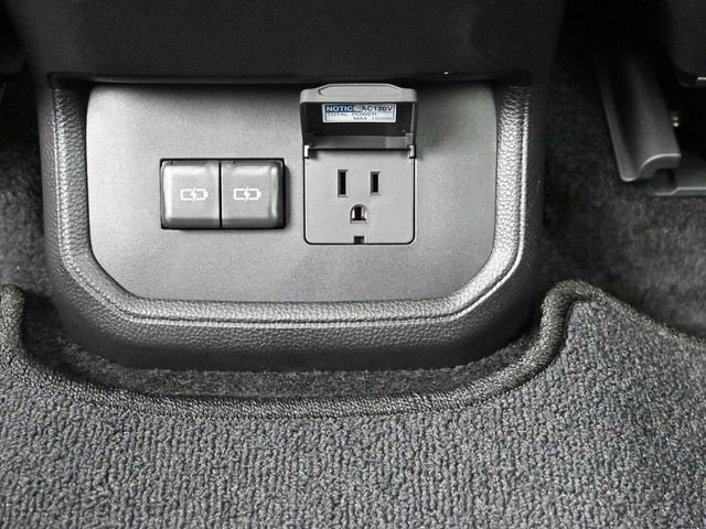 Certified 2025 Toyota Highlander XLE image 31