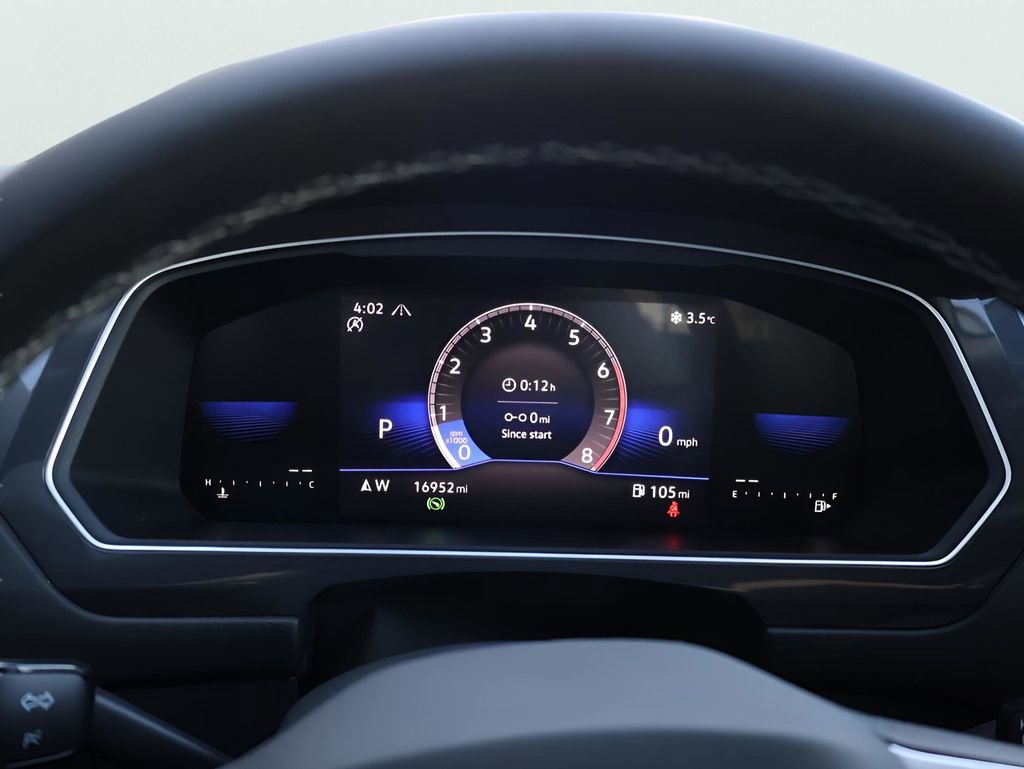 Used 2024 Volkswagen Tiguan SE image 29