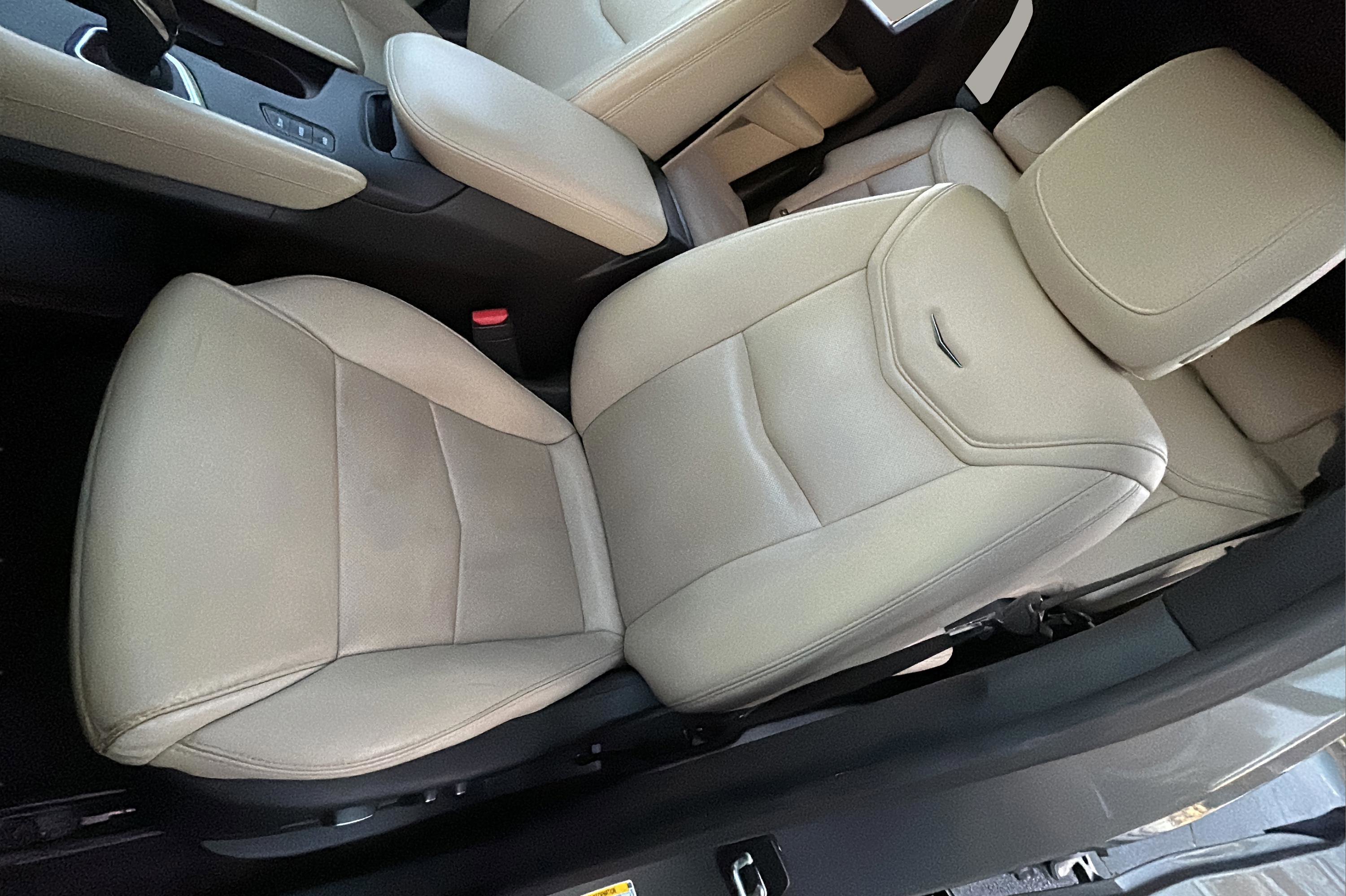 Used 2018 Cadillac XT5 Luxury w/ Driver Awareness Package image 13