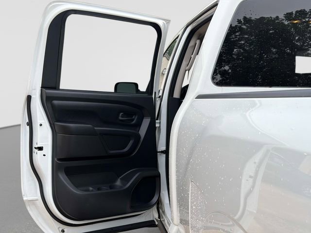 Used 2022 Nissan Titan S w/ HD Front GAWR Package AWD/4WD image 13