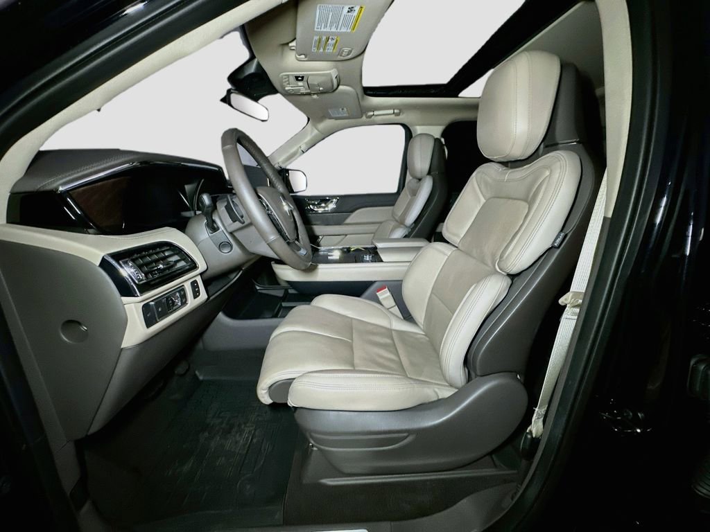 Used 2022 Lincoln Navigator L Reserve w/ Monochromatic Package image 17