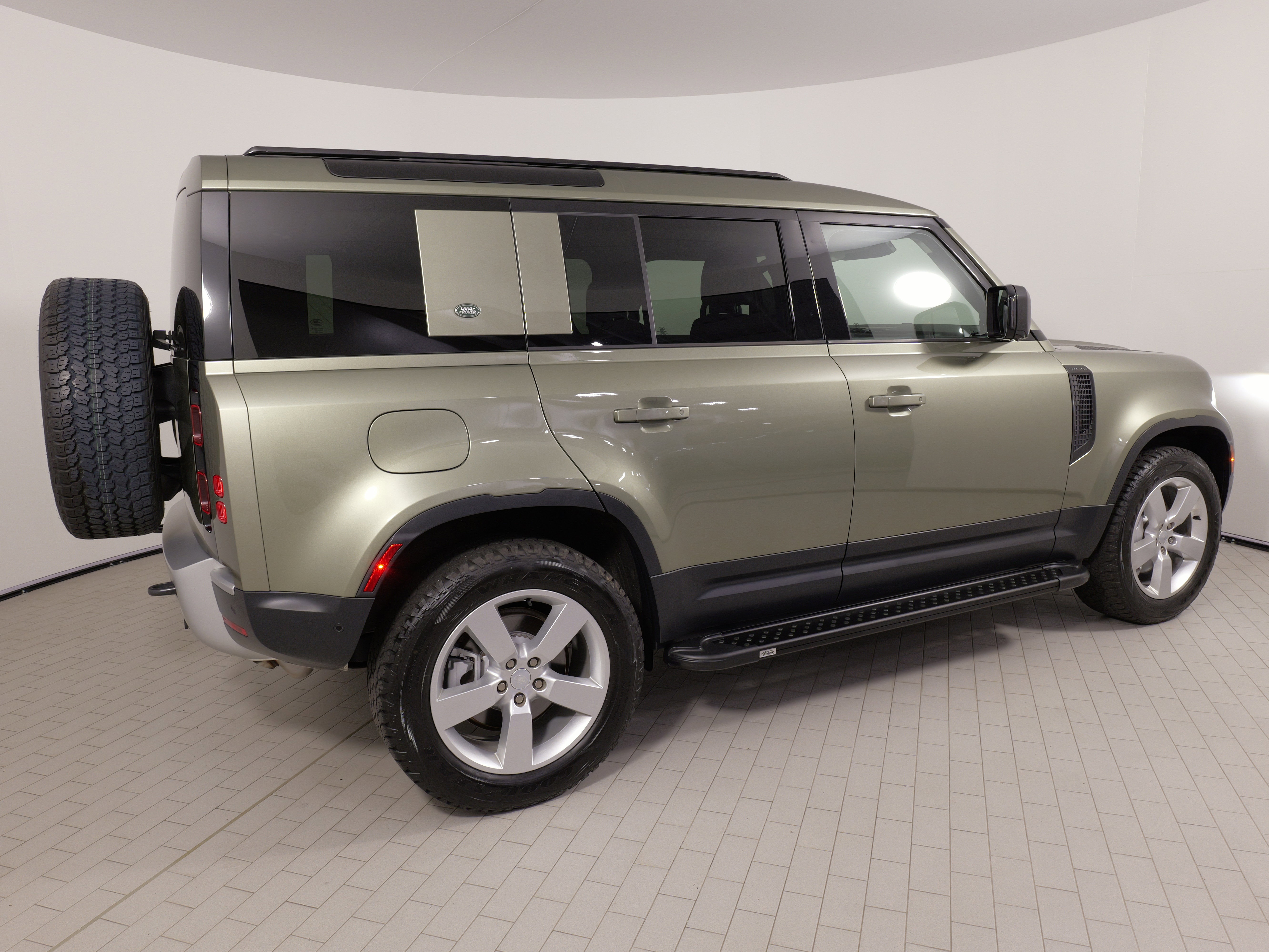 Used 2024 Land Rover Defender 110 S AWD/4WD image 10