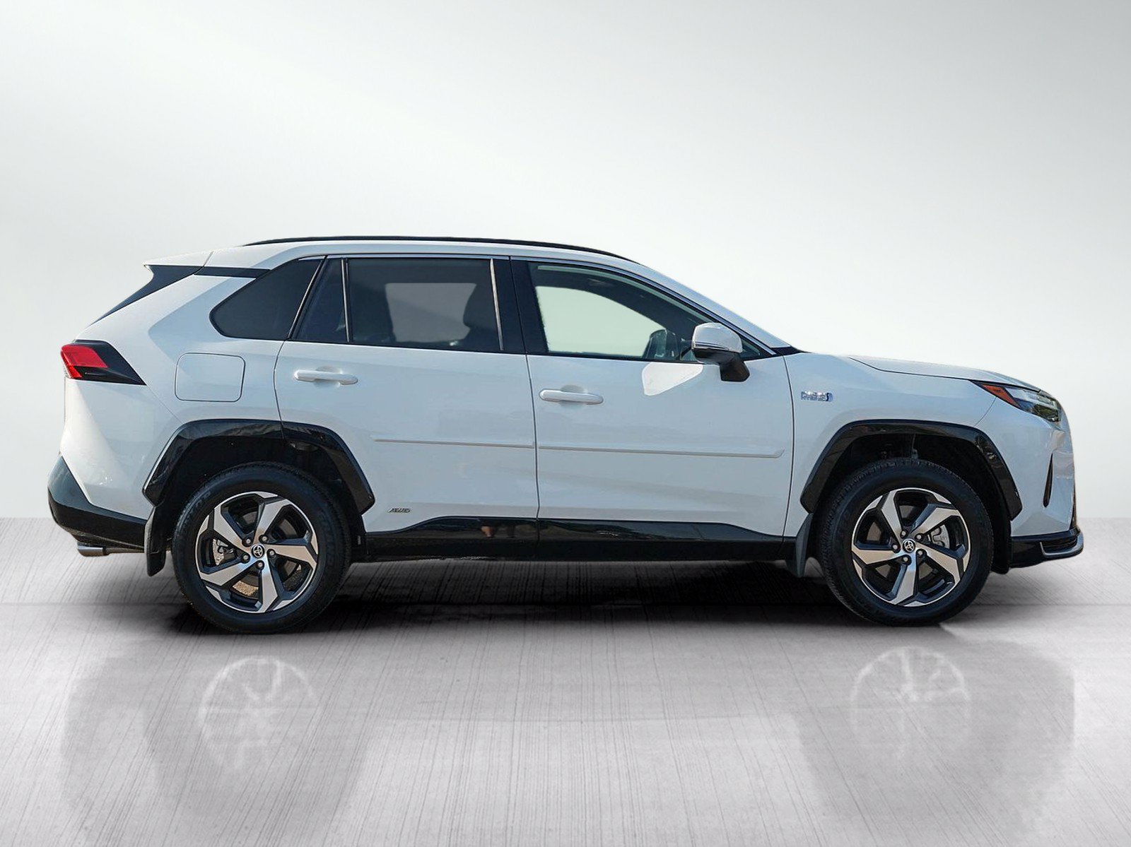 Used 2024 Toyota RAV4 SE w/ Weather & Moonroof Package AWD/4WD image 6